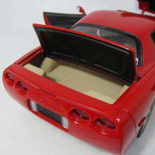 UT Models 1998 Chevrolet Corvette die-cast model car - scale 1/18