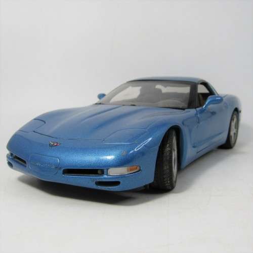UT Models 1998 Chevrolet Corvette die-cast model car with removable roof - scale 1/18