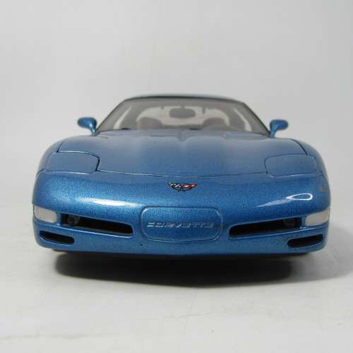 UT Models 1998 Chevrolet Corvette die-cast model car with removable roof - scale 1/18
