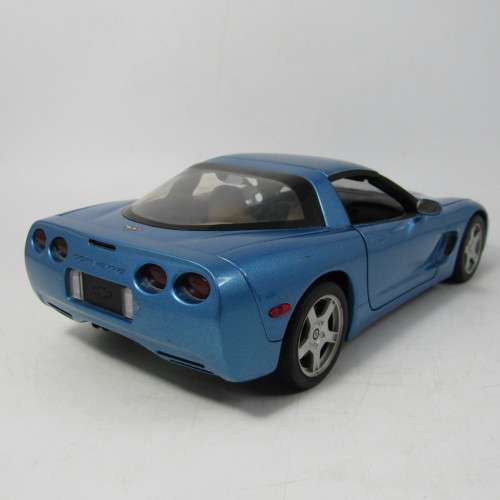 UT Models 1998 Chevrolet Corvette die-cast model car with removable roof - scale 1/18