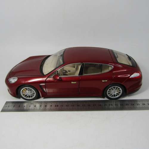 Norev Porsche Panamera 4s die-cast model car - mirrors repaired - scale 1/18
