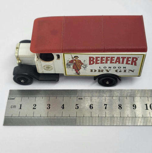 Days Gone Lledo #6 Beefeater gin 1931 Morris van model car