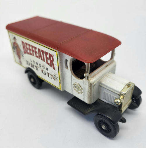 Days Gone Lledo #6 Beefeater gin 1931 Morris van model car