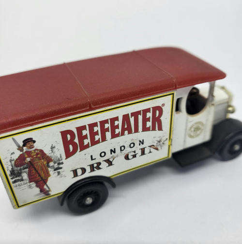 Days Gone Lledo #6 Beefeater gin 1931 Morris van model car