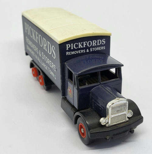 Days Gone Lledo #10 Pickfords 1937 Scammell truck model car