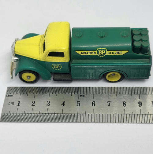 Days Gone Lledo #8 BP Aviation 1939 Ford tanker model car