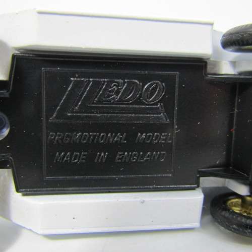 Lledo 1920 Ford Model T van - Huntley and Palmers Crumbles promotional model car in box