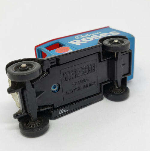 Days gone by Lledo #22 Roses Chevrolet van model car