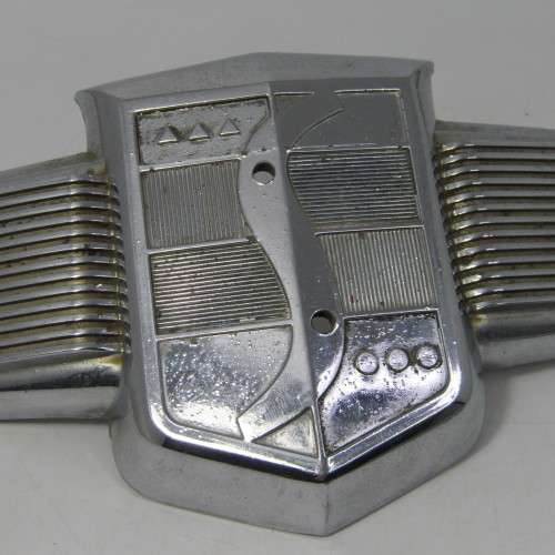 Vintage Studbaker bonnet badge