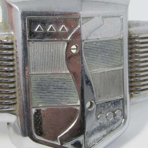 Vintage Studbaker bonnet badge