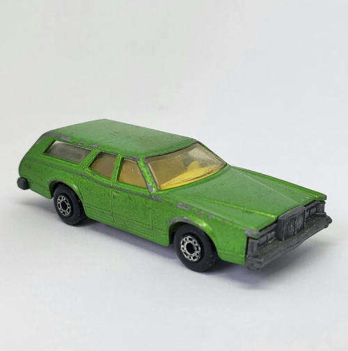 Matchbox Superfast #74 Cougar Villager toy car - Opening rear