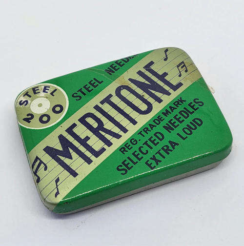 Vintage Meritone gramophone needles tin - Some contents