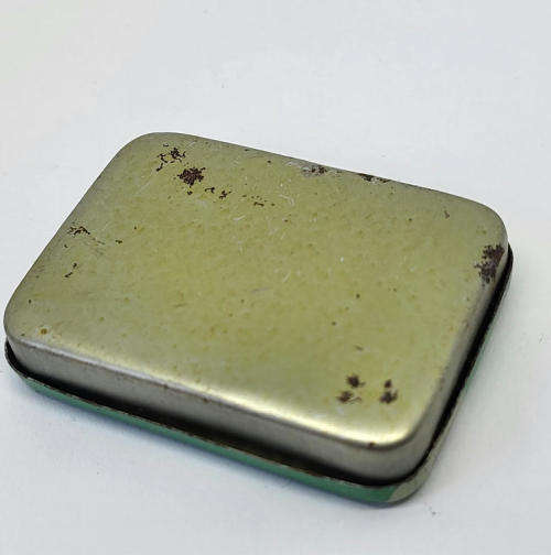 Vintage Meritone gramophone needles tin - Some contents