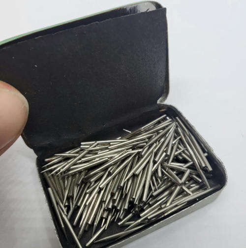 Vintage Meritone gramophone needles tin - Some contents