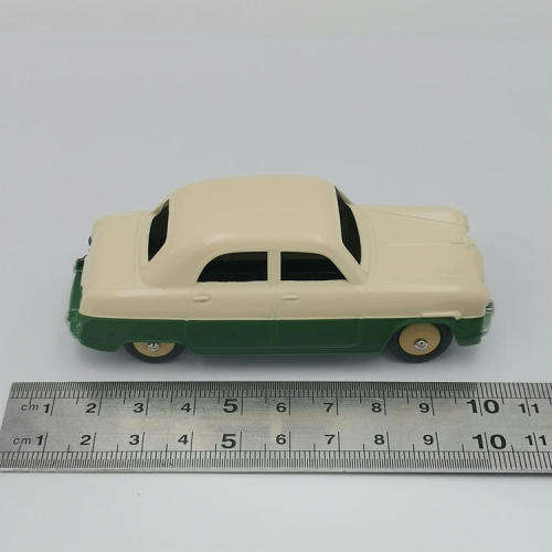 DeAgostini Dinky Toys #162 Ford Zephyr Saloon toy car in box