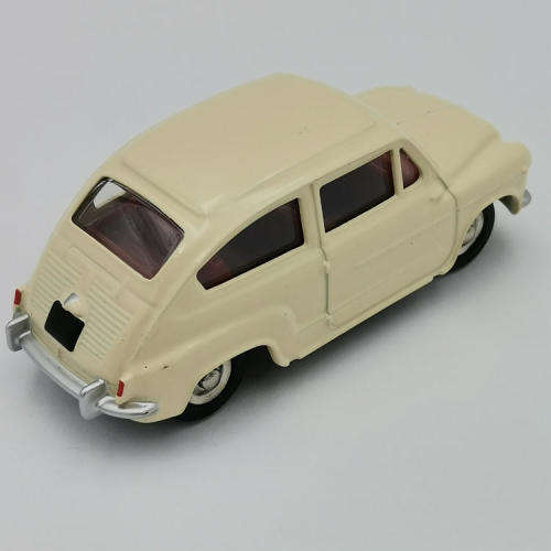 DeAgostini Dinky Toys #520 Fiat 600 D toy car in box