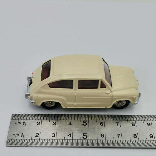 DeAgostini Dinky Toys #520 Fiat 600 D toy car in box