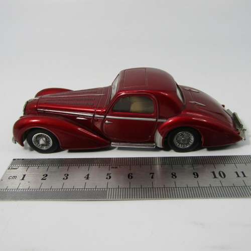 Matchbox Dinky 1946 Delahaye 145 Chapron die-cast model car