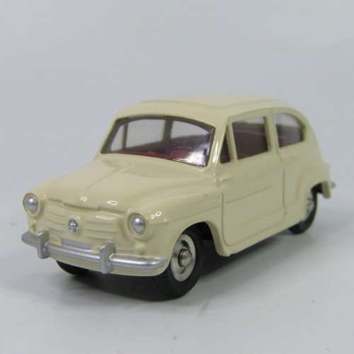 DeAgostini Dinky Toys Fiat 600 D toy car in box