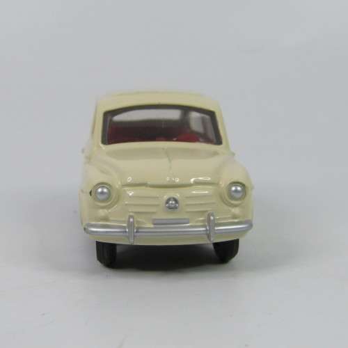DeAgostini Dinky Toys Fiat 600 D toy car in box