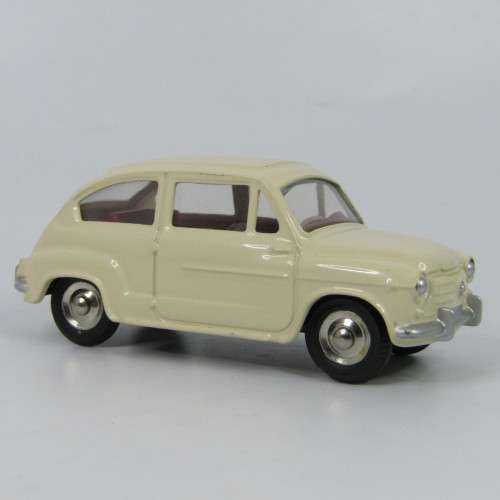 DeAgostini Dinky Toys Fiat 600 D toy car in box