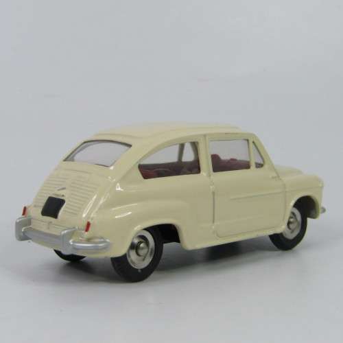 DeAgostini Dinky Toys Fiat 600 D toy car in box
