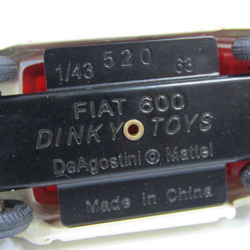 DeAgostini Dinky Toys Fiat 600 D toy car in box