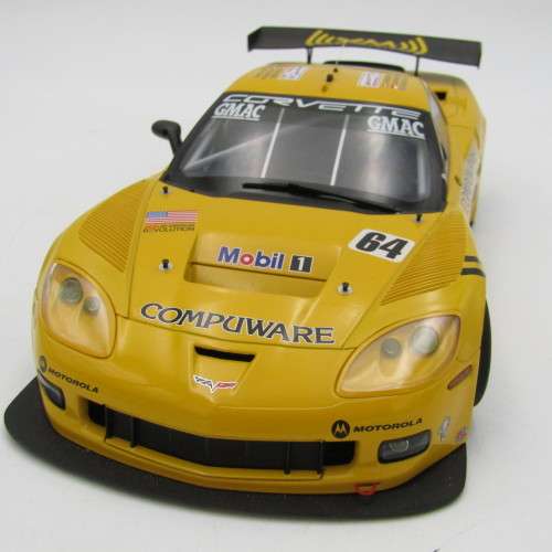 AutoArt Chevrolet Corvette C6R Le Mans #64 Magnussen racing model car - scale 1/18 - broken mirror