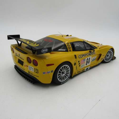 AutoArt Chevrolet Corvette C6R Le Mans #64 Magnussen racing model car - scale 1/18 - broken mirror