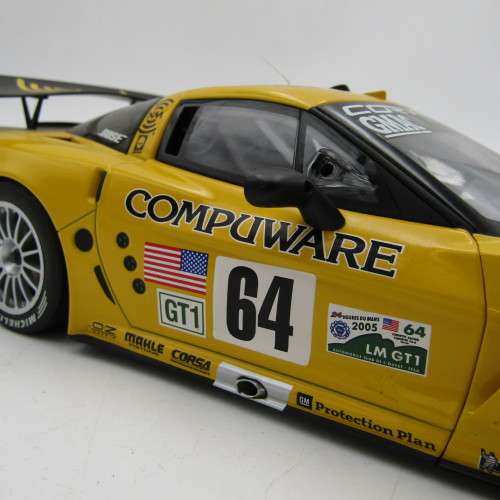 AutoArt Chevrolet Corvette C6R Le Mans #64 Magnussen racing model car - scale 1/18 - broken mirror