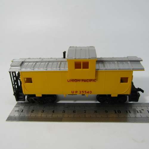 Walthers Trainline extended vision caboose Union Pacific UP25540 HO scale model in box