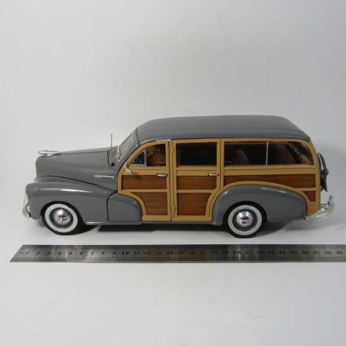 Maisto 1948 Woody Chevy Fleetmaster die-cast model car - scale 1/18