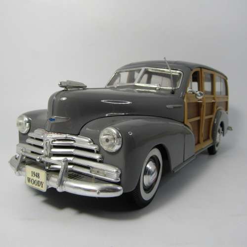 Maisto 1948 Woody Chevy Fleetmaster die-cast model car - scale 1/18