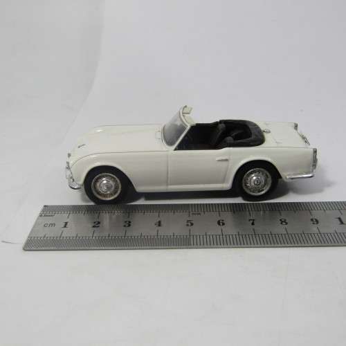 Vanguards Triumph TR4 die-cast model car - scale 1/43