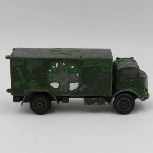 Meccano Ltd Dinky Toys #626 Military Ambulance Die-cast truck