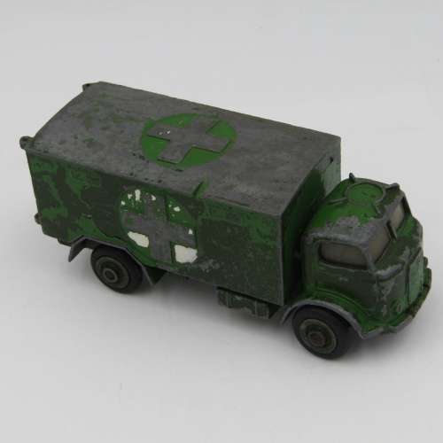 Meccano Ltd Dinky Toys #626 Military Ambulance Die-cast truck