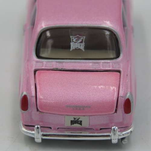 Maisto 1967 Volkswagen 1500 toy car - G. Ridez edition