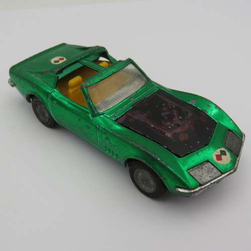 Corgi Toys Chevrolet Corvette Sting Ray coupe die-cast model car - removing wheels function