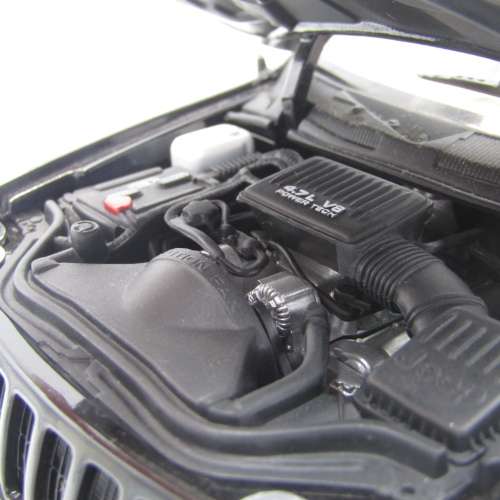 AutoArt Jeep Grand Cherokee die-cast model car - mirror missing - scale 1/18