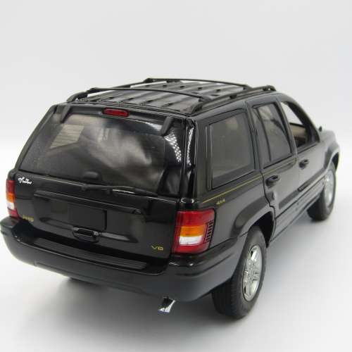 AutoArt Jeep Grand Cherokee die-cast model car - mirror missing - scale 1/18