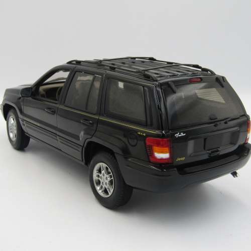 AutoArt Jeep Grand Cherokee die-cast model car - mirror missing - scale 1/18