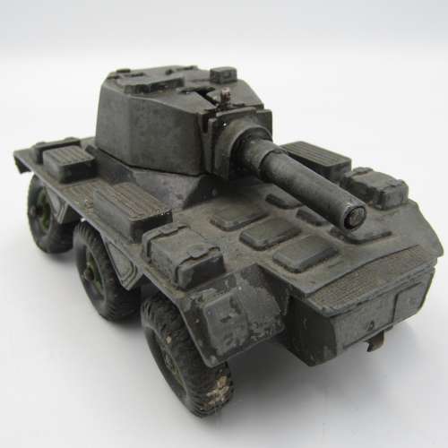 Die-cast combat tank with shooting turret