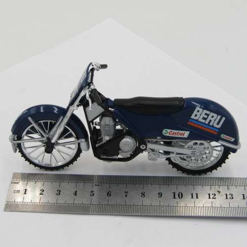 Maisto Speedway die-cast model motorcycle - scale 1/18