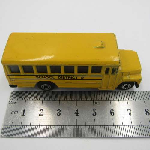 Matchbox School bus die-cast toy car - scale 1/95
