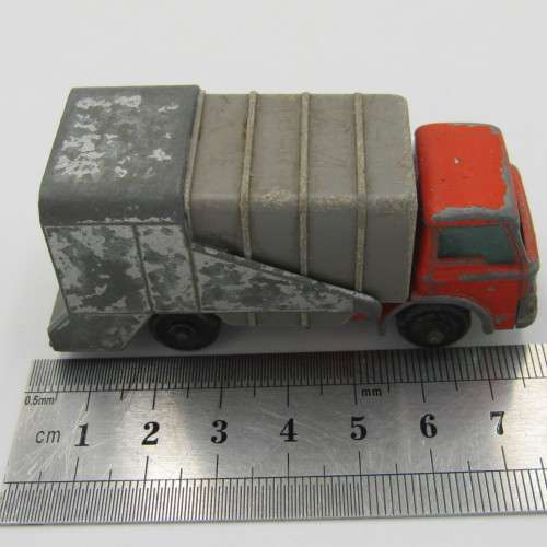 Lesney Matchbox No.7 Ford Refuse truck die-cast toy car