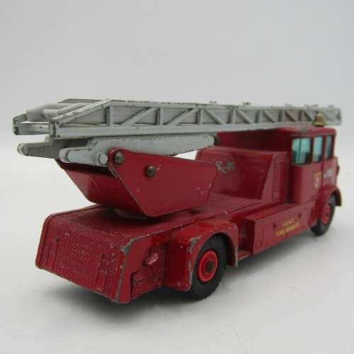 Matchbox King Size No. 15 Merryweather Fire Engine die-cast toy truck