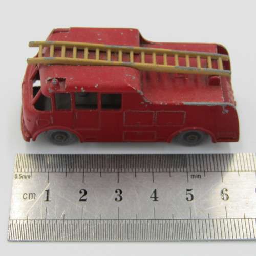 Lesney Matchbox No.9 Merryweather Marquis Series III fire engine die-cast toy car