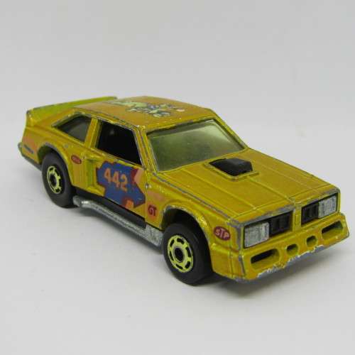 Hot Wheels Flat out 442 die-cast racing toy car