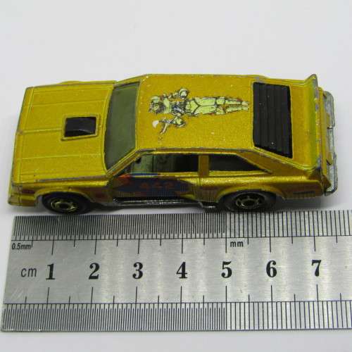 Hot Wheels Flat out 442 die-cast racing toy car