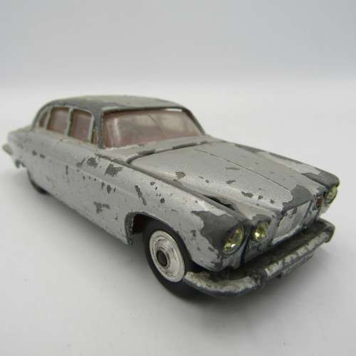 Corgi Toys #238 Jaquar Mark X saloon die-cast model car - tyre missing